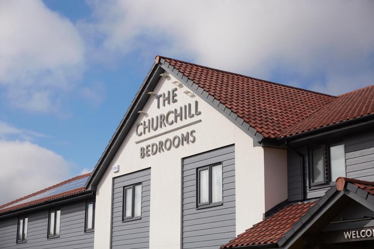 The Churchill By Greene King Inns รอยัล วูตัน บาสเซ็ตต์ ภายนอก รูปภาพ