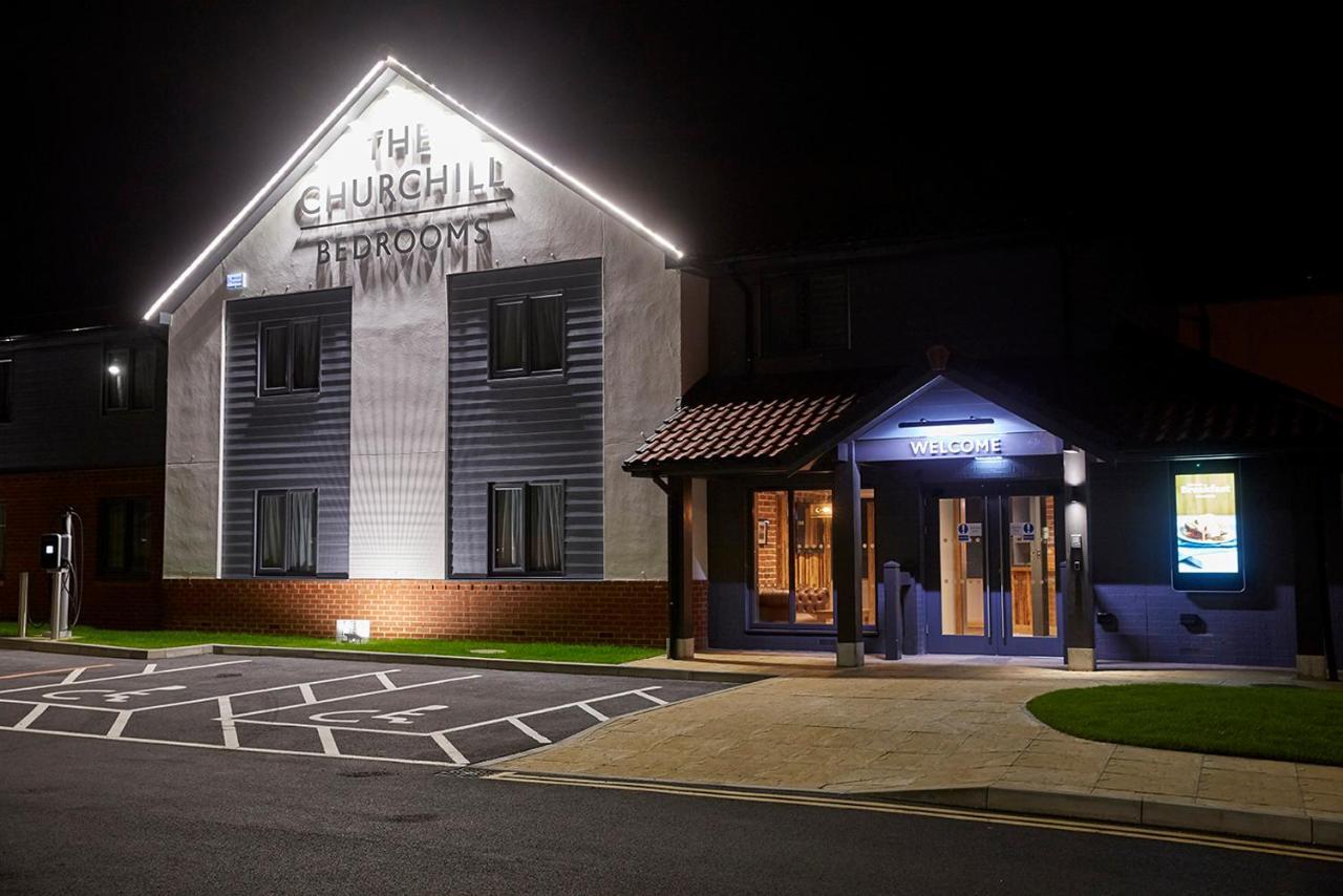 The Churchill By Greene King Inns รอยัล วูตัน บาสเซ็ตต์ ภายนอก รูปภาพ